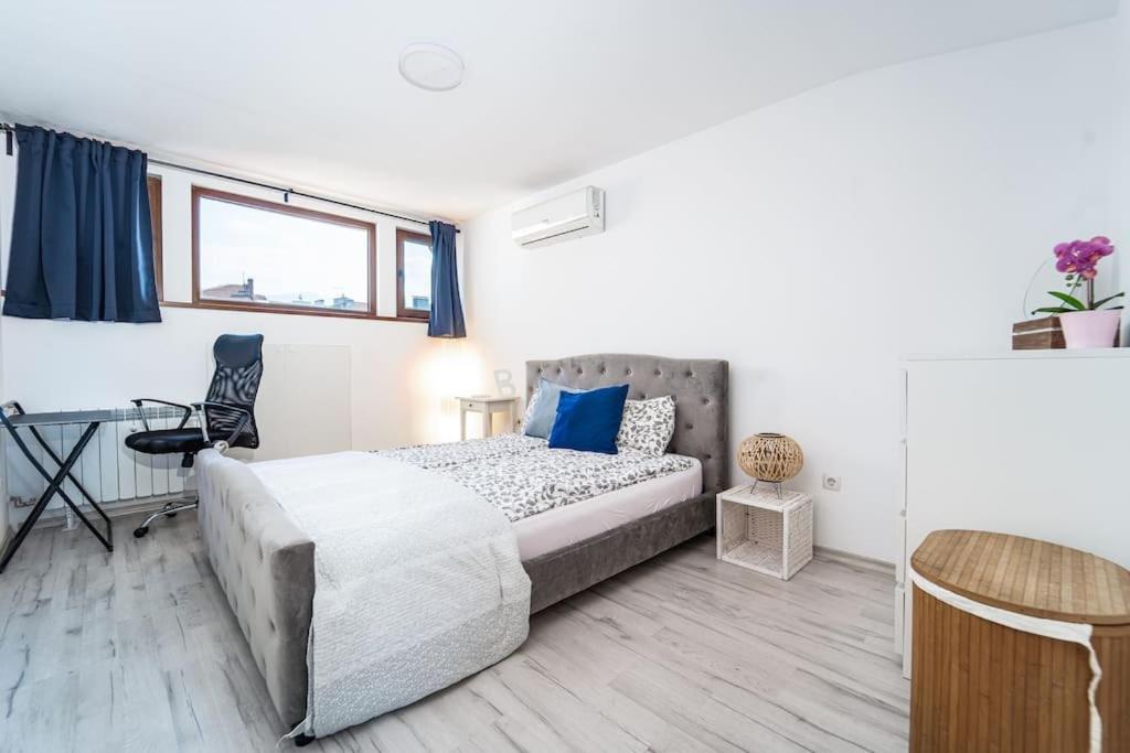 Central Apartment 2Bd Next To Vitosha Bul. Софія Екстер'єр фото