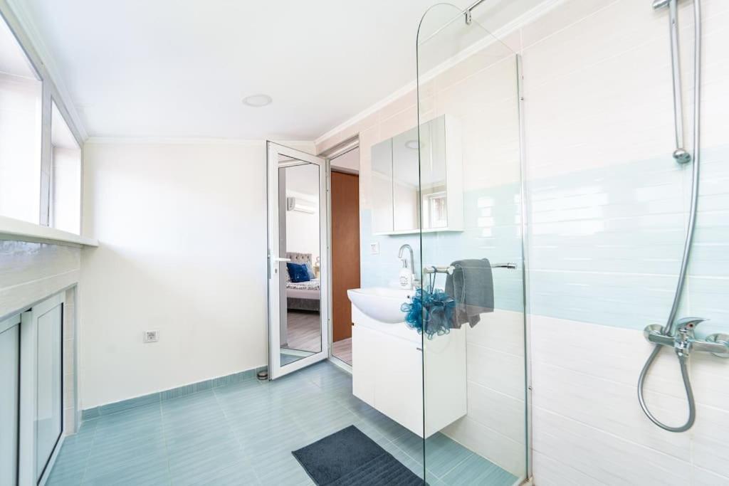Central Apartment 2Bd Next To Vitosha Bul. Софія Екстер'єр фото