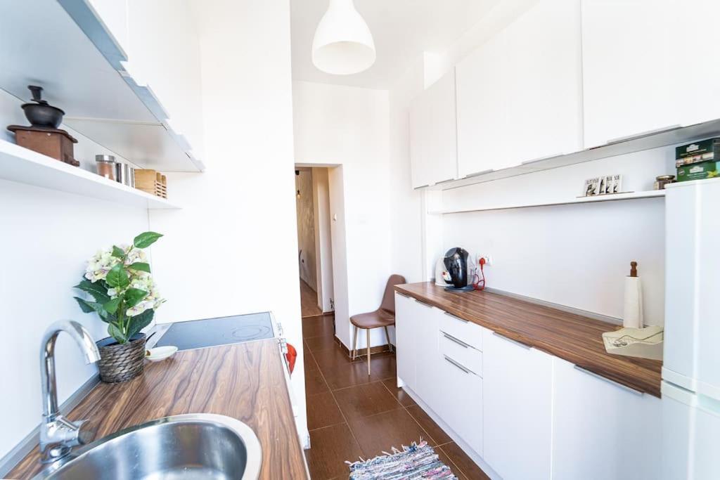 Central Apartment 2Bd Next To Vitosha Bul. Софія Екстер'єр фото