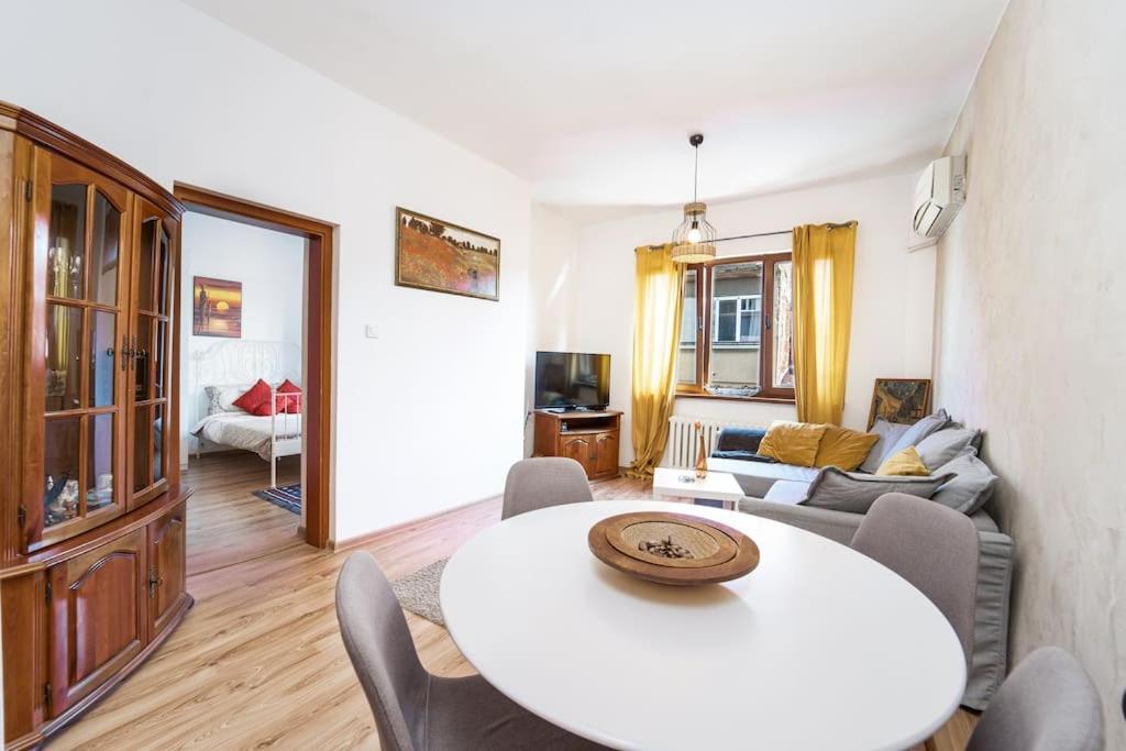 Central Apartment 2Bd Next To Vitosha Bul. Софія Екстер'єр фото