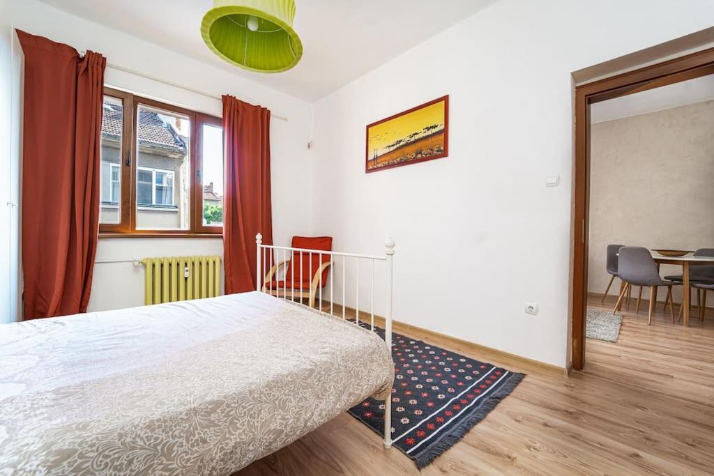 Central Apartment 2Bd Next To Vitosha Bul. Софія Екстер'єр фото